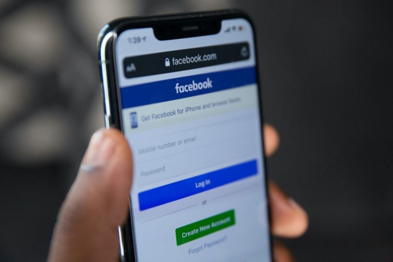 ¿Cómo denunciar contenido en Facebook?