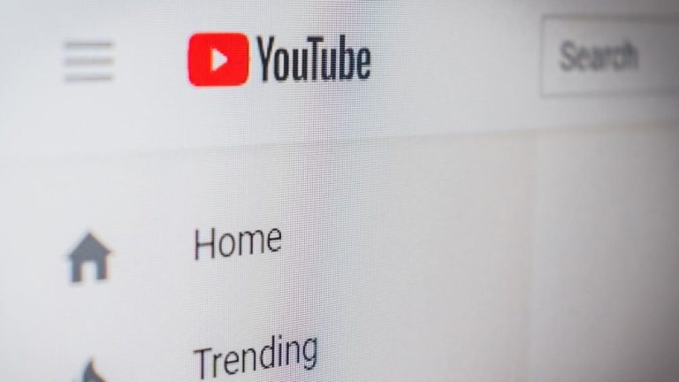 ¿Cómo denunciar y bloquear contenido en YouTube?