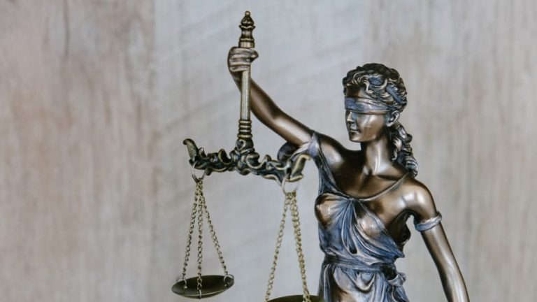 Que es el derecho penal y como protege tu reputación