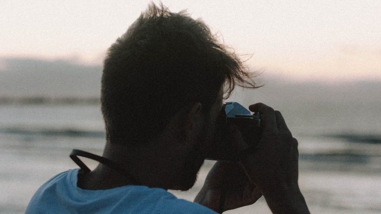 ¿Que hacer ante el robo de imágenes íntimas en la playa?