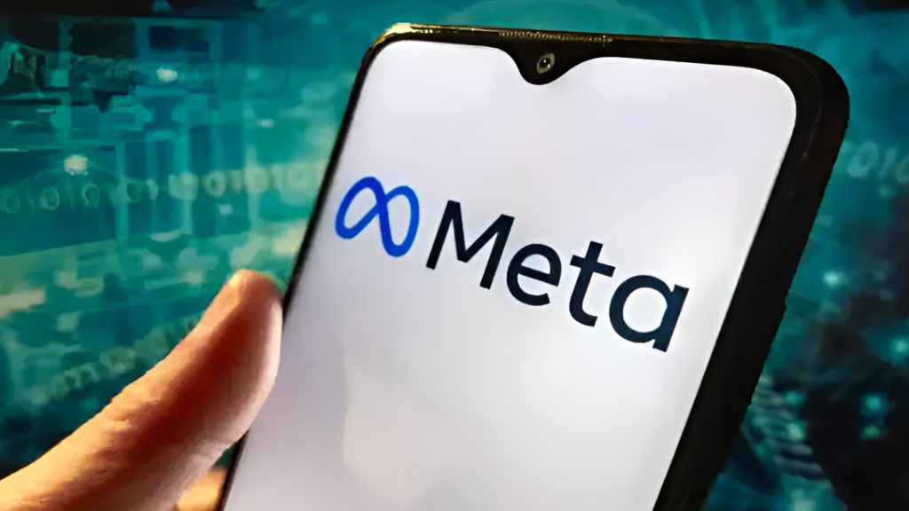 imagen de una persona sujetando un movil donde se ve el logo de meta, en el fondo se ven numeros digitales
