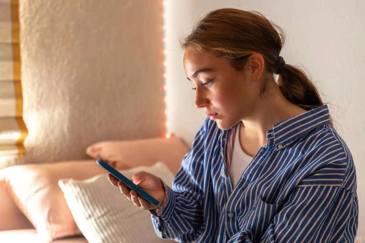 Person reviewing on their laptop the negative content about them that appears on the internet