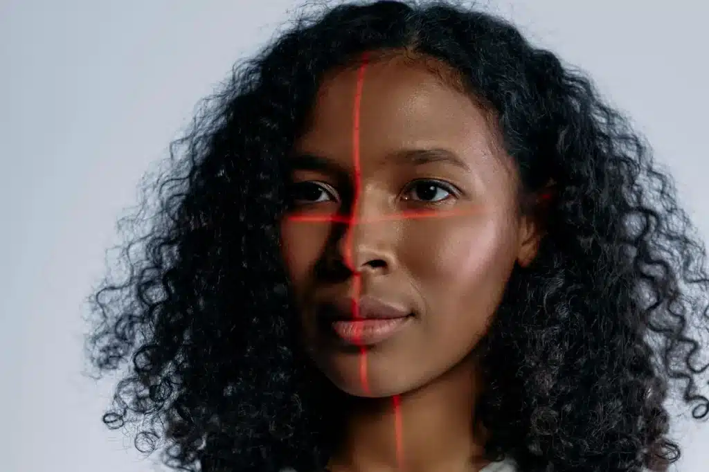 Eliminar vídeos falsos creados con IA (deepfake)