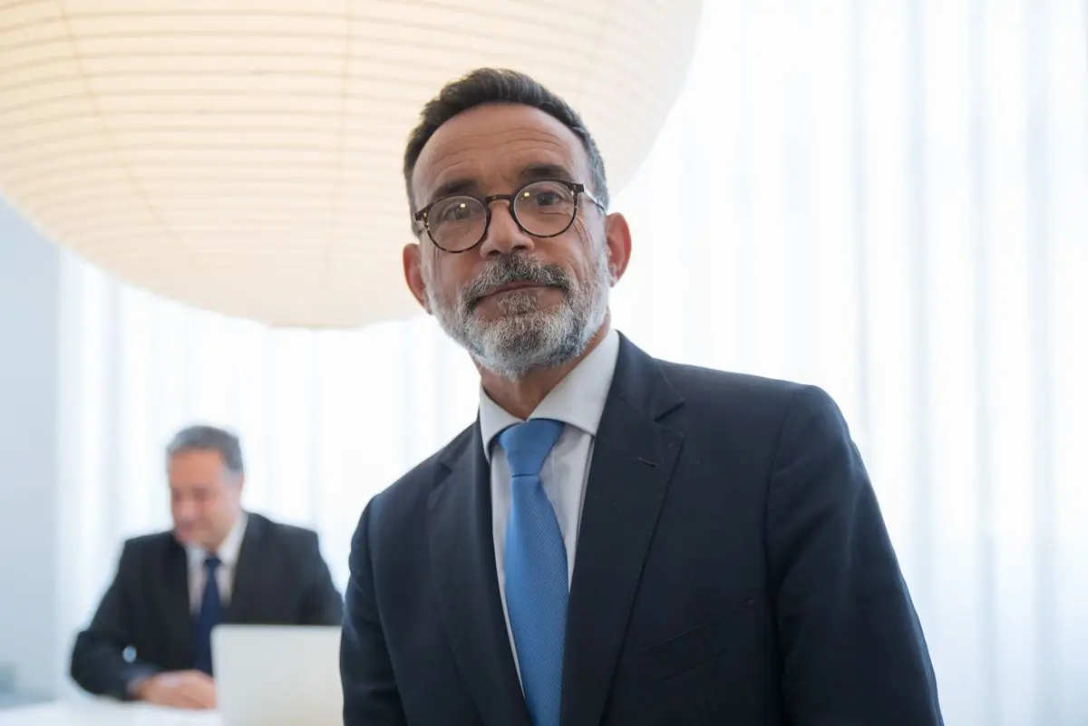 Abogado que gestiona los casos de eliminación de contenido negativo de sus clientes con el software de RepScan