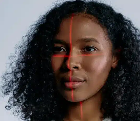 Scanned face: finding the profiles that use your name and your photo