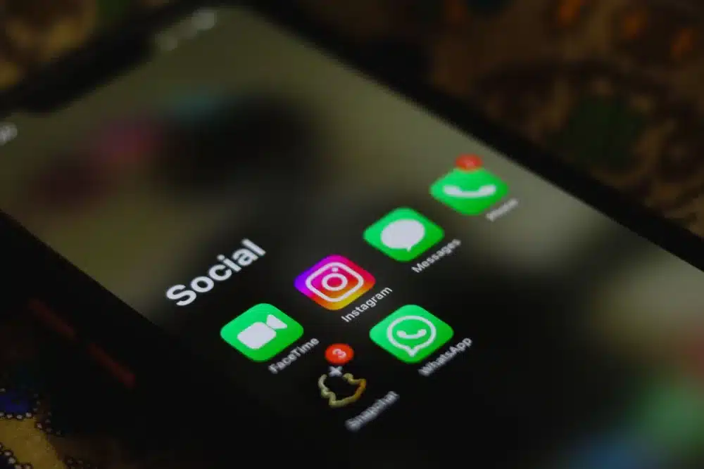 Social network apps on a phone: removal of the fake profile on the platform